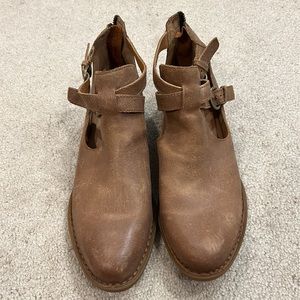 Born Kamilla Booties 9M Excellent condition